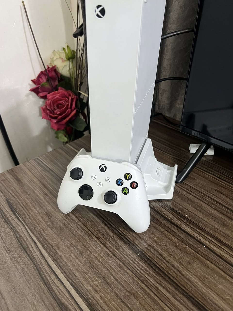 السلام عليكم شلونكم شباب اكس بوكس سيريس اس ذاكرة 512 جهاز مفتوح مبدل عجينه مال برد معالج فقط ويا يدة وحدة ومبرد والسعر 325
***********
