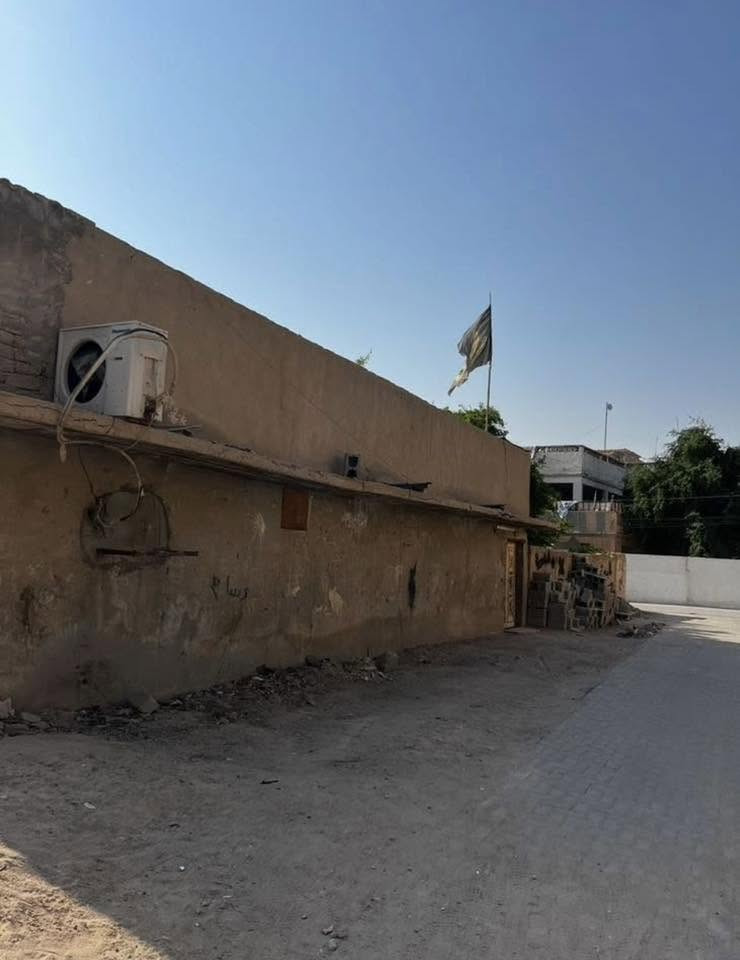 السلام عليكم

بيت للبيع البيت ركن بناء قديم مساحه 517متر في سفوان خلف شارع المكاتب مقابل بيت العطار البيت طابو صرف 

مكلف بالنشر تفاصيل اكثر اتصل ***********
