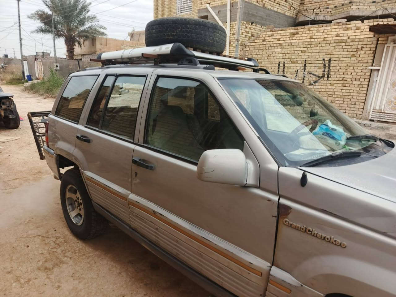 جيب شيروكي
موديل ٩٤ 
رقم بغداد مشروع وطني تحويل مباشر حداديه جديده هوزن أمامي بلادي 2ويل اكسل ياباني كهربائيات شغاله تايرات جديد 
***********
***********
غير متواجد على الفيس
