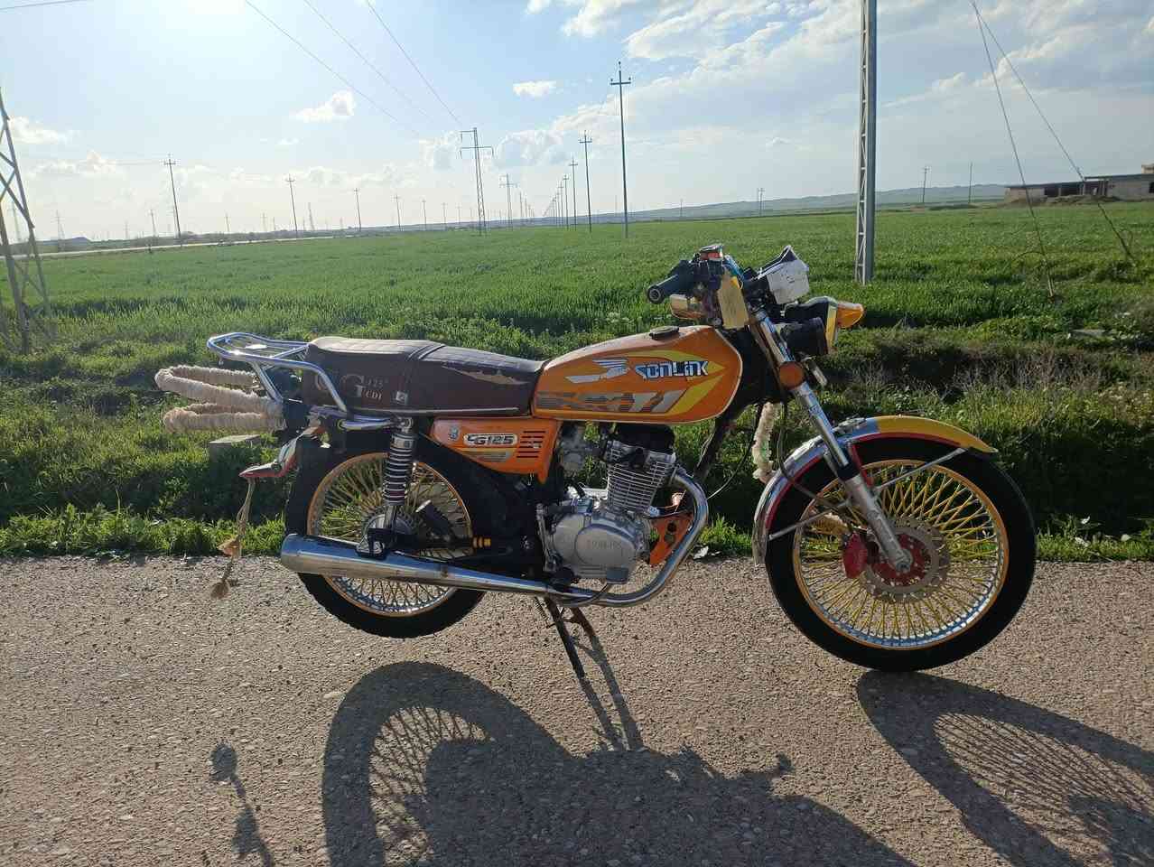 السلام عليكم ماطور للبيع سولنك موديل 2023محرك ما مفتوح ماطور نضيف حيل كله شغال السعر 525 وبي مجال للطيبين استفسار/// ع الرقم ***********
