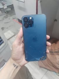 12 برو ماكس بطاريه ٧٧ مبدل شاشه   فقط ومثل ما موضح بصور أصلي اولد نت ا...