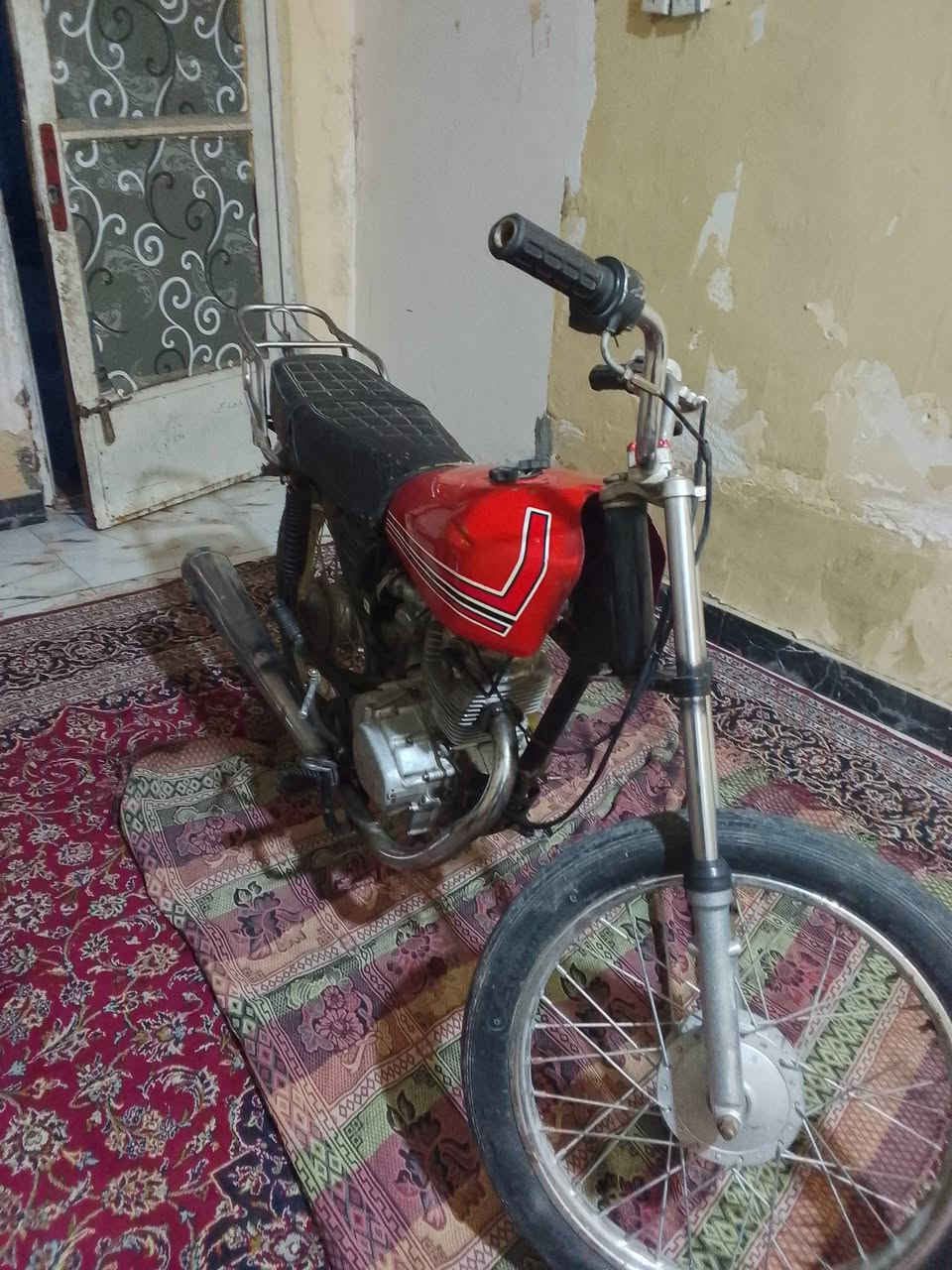 سلام عليكم دراجه كلك للبيع مكفوله من السرقه سعره 250وبيه مجال مكاني كربلاء الملحق ***********
