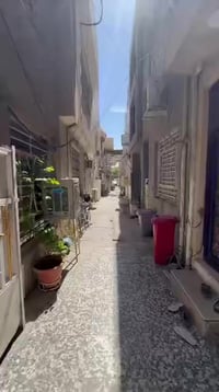 دار للإيجار مدخلين وطرمة الاعظمية قرب مدرسة المهج شارع القاضي مرتب وعر...