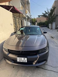 جارجر 2023 sxt  ماشيه60 السياره نظيفه وجديده ماناقصهه اي شي حادث بس بن...