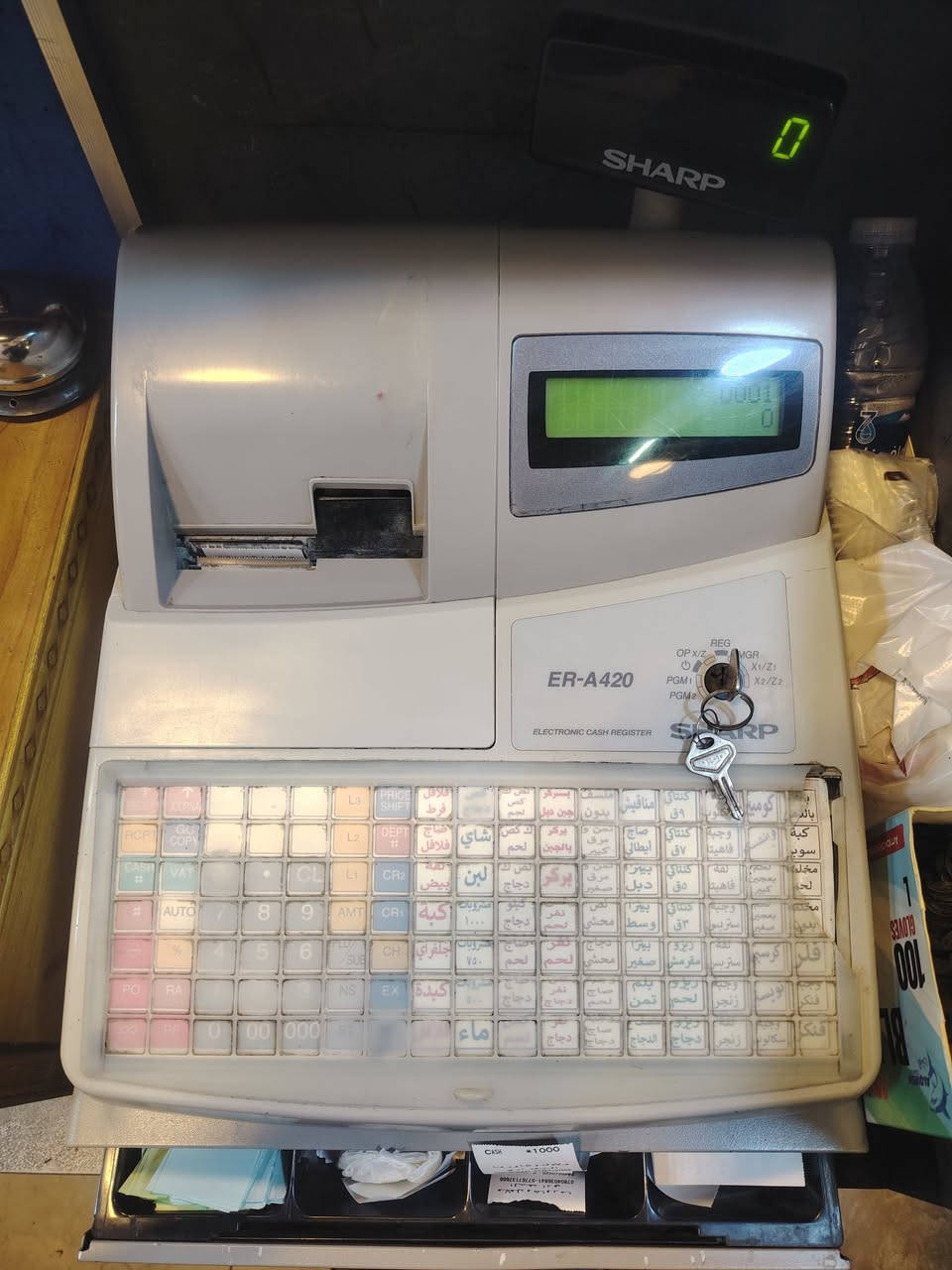 السلام عليكم
جهاز كاشير ياباني  نوع SHARP
مستعمل نظيف جداََ
مع جرارة نقود
نظام مطعم يأخذ ما يقارب ٣٠٠ اوردر
( مع كارتون ورق كامل هديه )
#ينطيك تقارير كامله حول المبيعات 
السعر ٤٠٠ ألف يوجد توصيل

للإستفسار الاتصال ***********
                          واتساب
