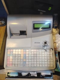 جهاز كاشير ياباني  نوع SHARP مستعمل نظيف جداََ مع جرارة نقود نظام مطعم...