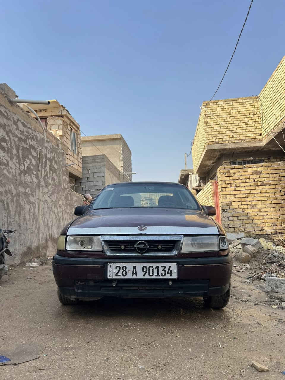 لسلام عليكم سيارة أوبل فكترا للبيع موديل 1991 مشروع وطني سنوية نهاية ٢٦ راعيها موجود السيارة كلشي ما بيها بس الباب وضربة خفيفة مثل ما موضح بالصورة مكاني كربلاء السعر ٢٥ وبيها مجال للاستفسار ***********
