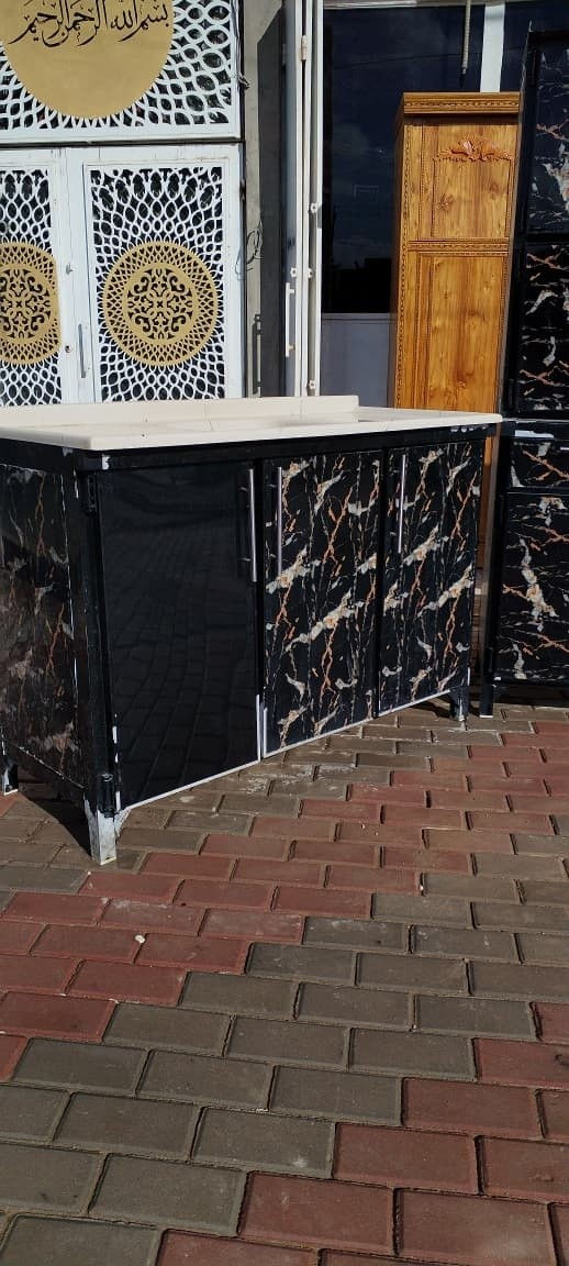 كاونتر مستخدم نضيف 3 قطع بسعر جدا مناسب للحجز للستفسار أكثر الاتصال او مراسله وتساب ***********
