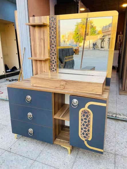 لبيع غرف نوم لوك كلش نظيف ابواب ٦ قطع تاخدوها ويا شد ونقل جاهز سعرها ٥٠٠ الف معرض الاخوين حي البكر اي استفسار ***********
