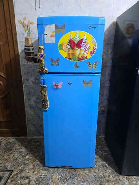 السلام عليكم للبيع ثلاجه ومجمده نظيفات جدا عالابلاد ما داخلات اي تصليح غاز بلادي الشراي يتصل المكان سيف سعد القطعه 150 الف .***********
