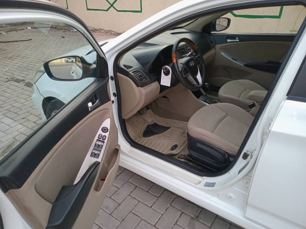 السلام عليكم للبيع ...هونداي اكسنت موديل 2016 الشركه العامه ماشيه 122km حقيقي سلايت رووف 4 دسك تحكمات شاشه كامرة خلفيه حساسات كير ومحرك بلاد بدون فتح السياره كفاله عامه فقط بارد ركن الجاملوغ وصبغ اسفل الدوسه اليمنى عندي سونار ٢ من البلداوي وتيربو كار *********** السياره باسمي الرقم الدولي هزه جديده مكان السيارة بغداد العامريه السعر 115 وبيها مجال بسيط حك الجيه *********** السياره حلوة وناعمه وسعرها حلو وبالعافيه الياخذها تبريد ثلج هيتر شغال وتحياتي للجميع بغداد, العراق
