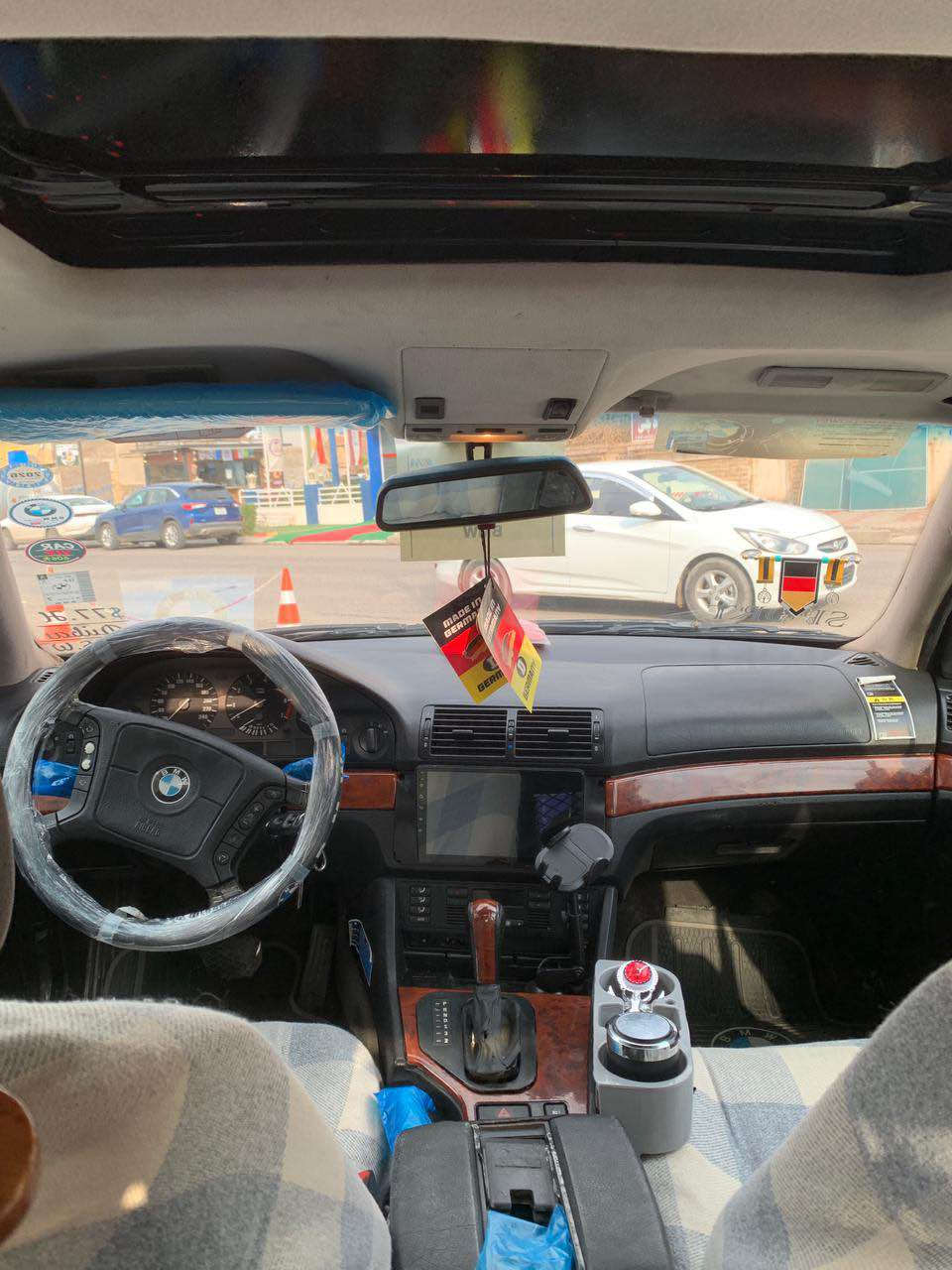 بی ئێم سەقەڕ bmw e39  1996 
مەکینە V6 -528
 
ڕەقەم و سەنەوی نوێ
مواسفات سلایت گێڕ ئۆتۆ 
سبوغ عام بۆجوانی 
جەمپێکی پێشی هەیە 
کەمەک ناو گرتن ، 
نـــــرخ   96 وەرەقە أربيل, العراق


**إذا كنت صاحب هذا الإعلان وتريد حذفه لأي سبب، رجاءا أرسل رسالة إلى الدعم الفني**