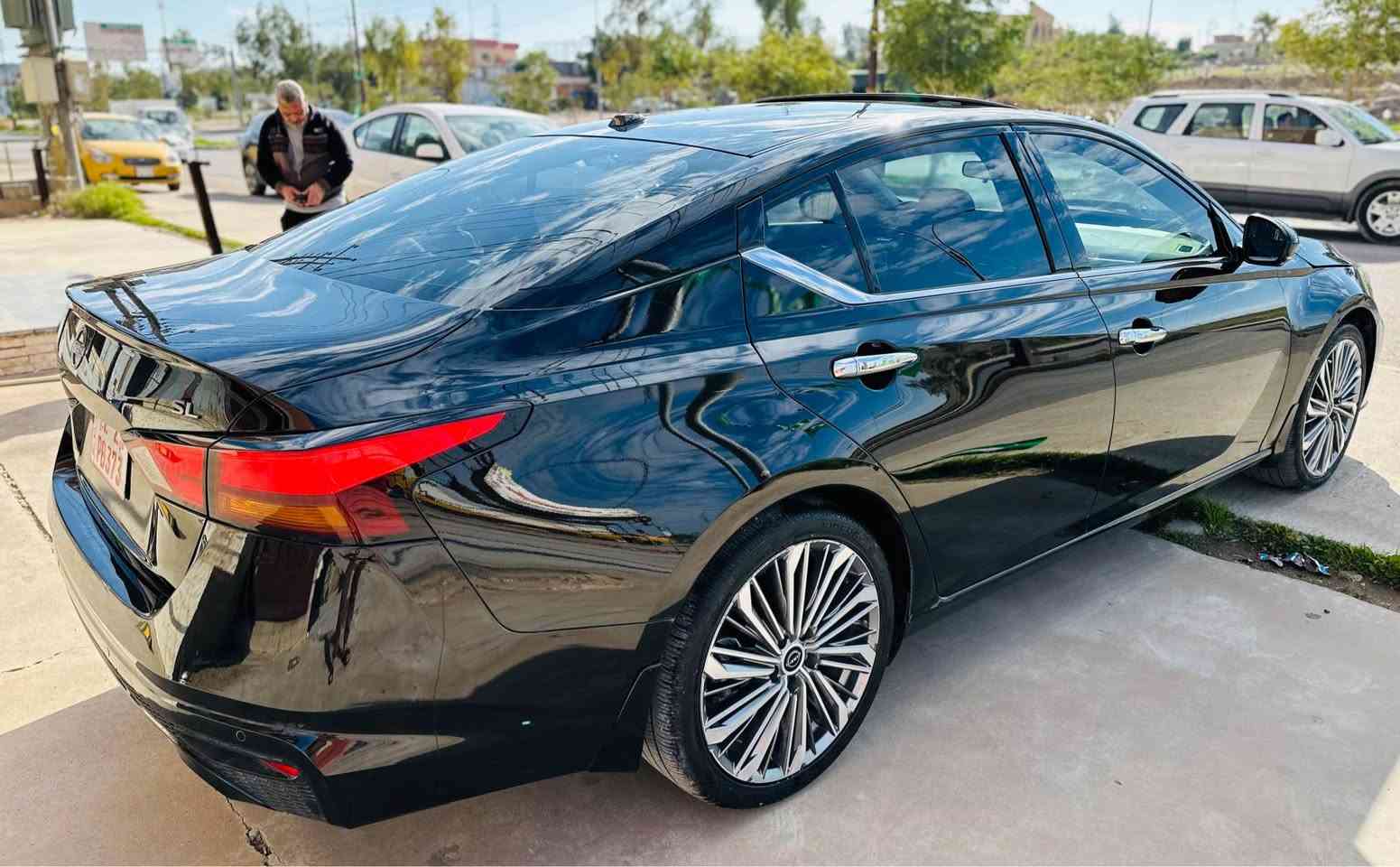 للبيع التيما SL فول الفول 
السعر 166 بيها مجال 
***********
موديل 2024
شاشه كبير 
كار بلاي
اوتو هولد 
سلايت فتحه 
5 كامرات 
بريك بصمه 
كشن هيتر+كهرباء
ويل شركة بلادي 
رادار 360 درجة
حجر رادار بلادي شركة 
تحكم ستيرن تثبيت سرعه 
جاملغ بونيد السياره سونار ورقم الشاصي بلمنشور 
1N4BL4EV1RN319392
تترقم شمالي اربيل سليماني دهوك 
تريد ارقملك تريد انت اترقم 
مكان السياره ديالى خانقين خناقين, ديالى
