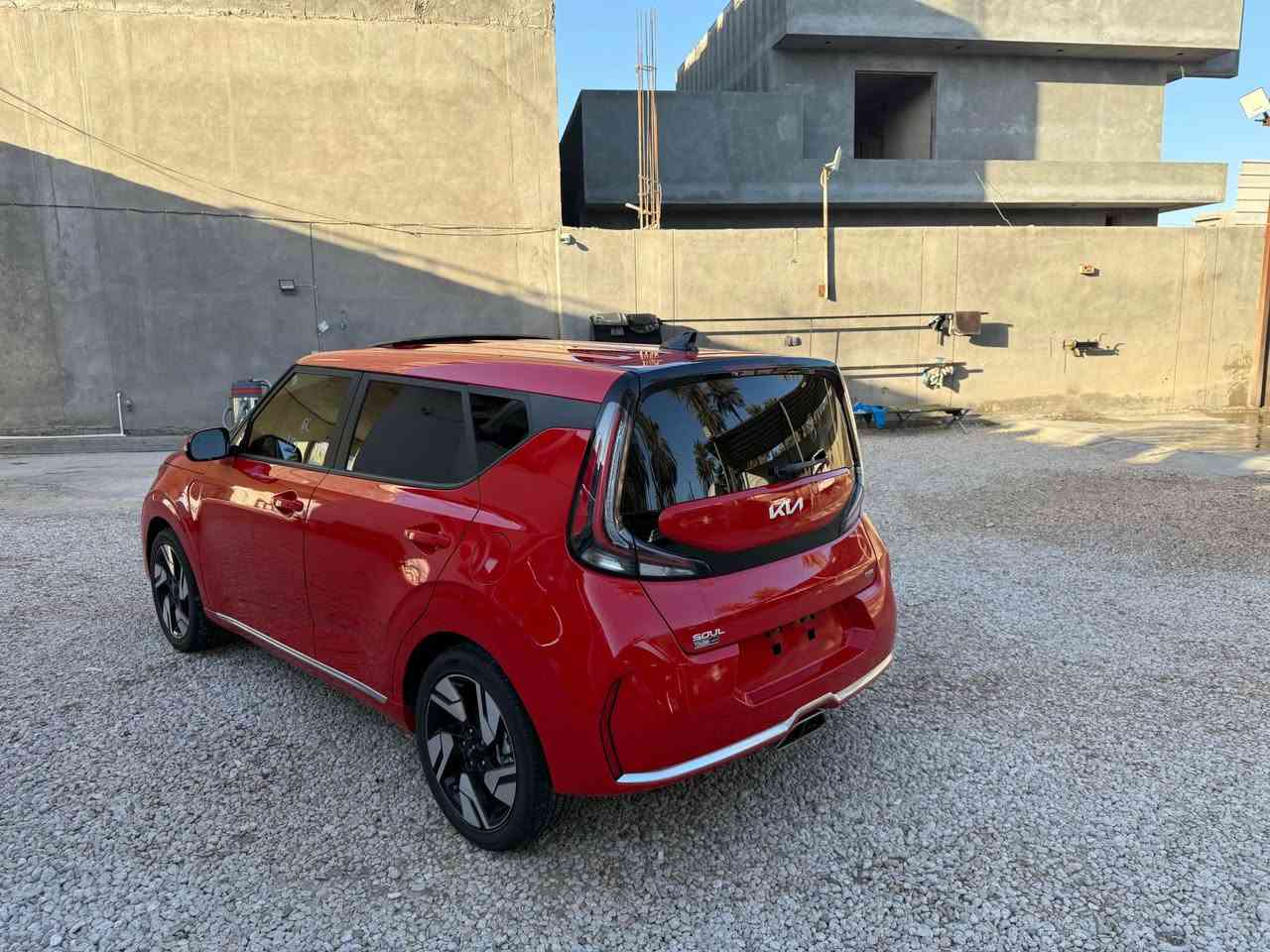 Kia Soul Gt Line 
كيا سول 
الموديل ٢٠٢٤
المشي ٩ ميل فقط 
المواصفات 
. سلايد 
. بصمه تشغيل عن بعد 
. ٣ رادارات 
.اوتو بريك 
.اوتو هولد
. كاميرا دواره 
. تدفئة كشنات 
. كراسي كهرباء
من الاخير فول مواصفات للاخير 
الضرر 
ضرر بنيد سطحي ومصلح نفسه وصبغ مقدار شبر 
السياره كلها بدون تبديل او صبغ عدا شويا بالبنيد
راديتر اصلي بدون فتح وبدون اي شي 
كامله مكمله كل نقص ماكو 
مكانها بابل - شارع ٤٠ 
رقم الاتصال ***********
بدون رقم تترقم جميع المحافظات حلة, بابل

