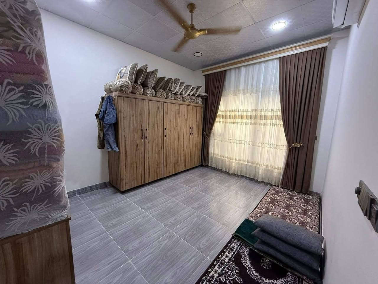 دار للبيع طابو صرف
المساحه 170 متر طابقين فول سيراميك وسقوف ثانوية
يحتوي على أربع غرف نوم واستقبال وهول2 ومطبخ وصحيات وكراج سيارة
موقع حي القادسية قرب حديقه السلام
السعر 160 مع المجال مراجعة مكتب الصالح للعقار حي النصر شارع الوسط
للاستفسار الاتصال
***********
***********
