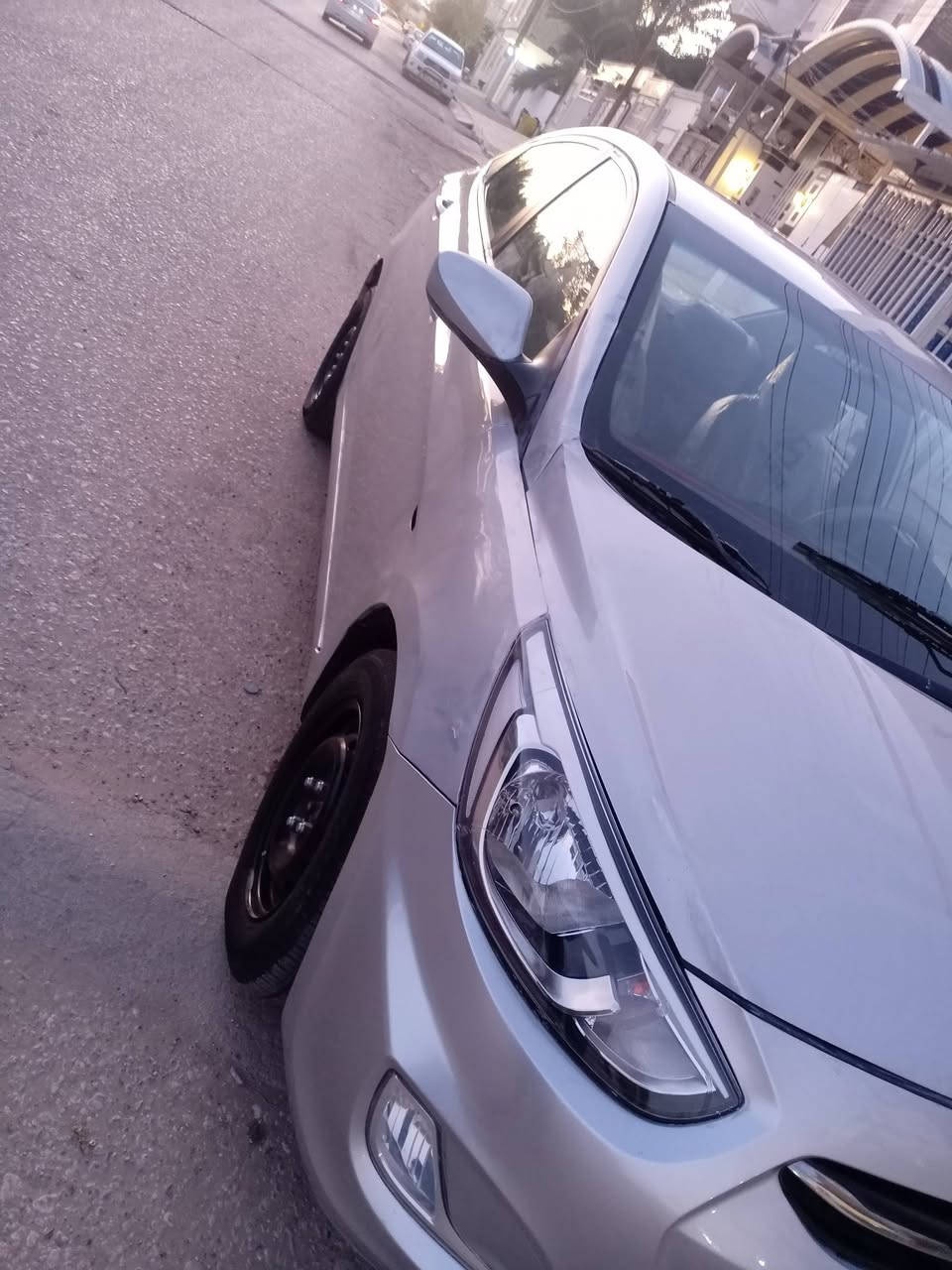 اكسنت 2014 خليجي مكينه كير جدد حداديه نضيفه
بيها قطعتين بنيد وجاملغ بارد سنويه ما ساقطه
سعر ٨٨ بيه مجال  ***********
