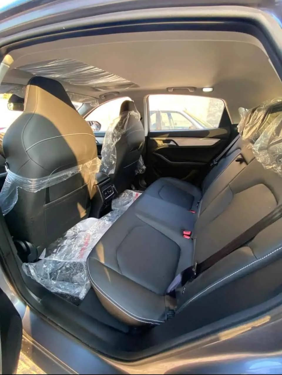 2024 j7 
صيني امتياز الماني كير محرك 
مكفوله ماشيه 20.000
بيها بارد بالباب الخلفي جوه و مرجعينه 
و هاي الطخه 
كير محرك كفاله تبريد 
مواصفات نص فول 
ضمان 6 سنوات 
صيانه مجانيه 2
5 تبديلات دهن مجاني 
رقمها بصره باسمي
 تحويل ثاني يوم 
عنوان البصره 
السعر بـ 120 و بيها مجال للشراي 
*********** البصرة, العراق
