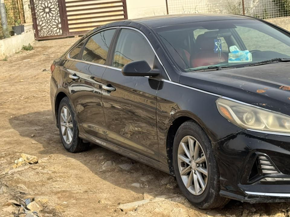 السلام عليكم سوناته موديل ٢٠١٨ حره محولبه وبيه صبغ جاملغ وبنيد مكان السياره ديوانيه
***********
