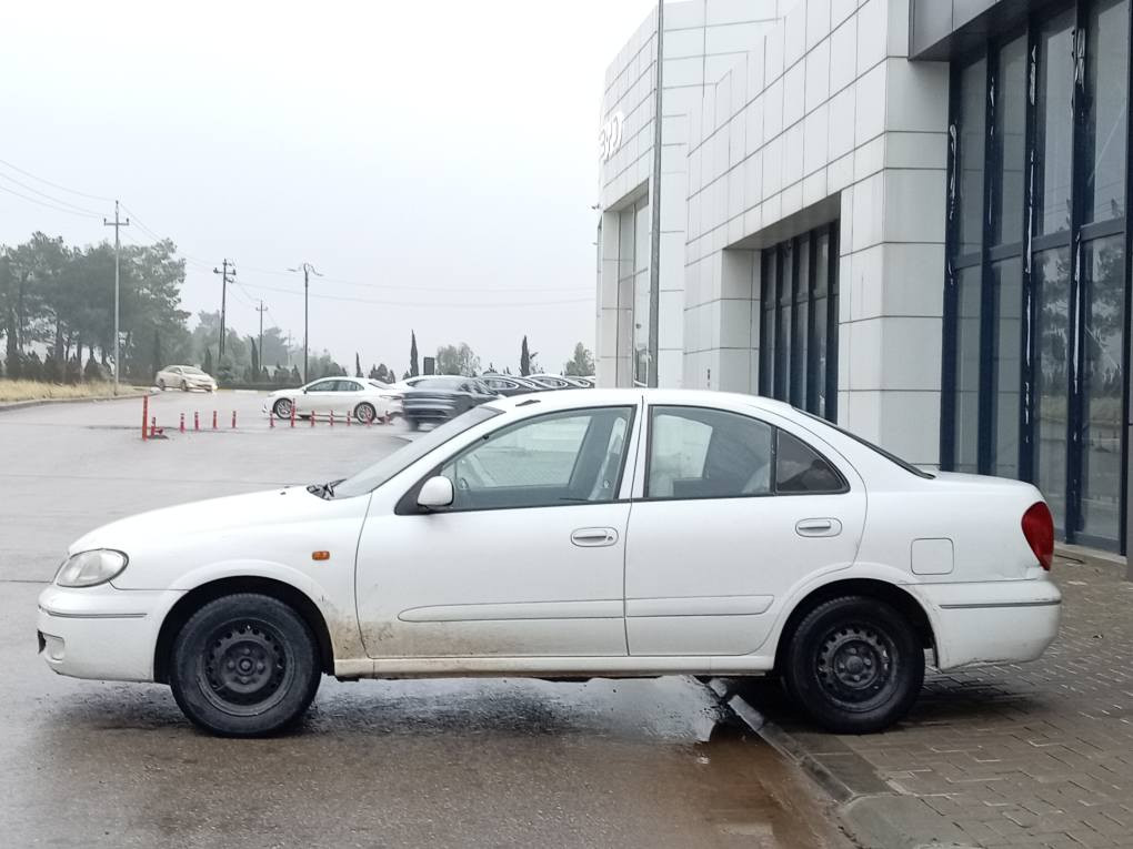 سەرەتا بەناو خودا
نیسان سەنی مۆدێل 2009ی یابانی عەسڵ ڕەقەم سلێمانی  
گێڕ عادی مەکینە سپی مەرغووب
گێڕوو مەکینەی  بەشەرت  دە فیتەر 
یەک پارچەی بۆیاغە  تەنها (بۆنیت) بەبێ ناو گرتن دوو پەڵە ساردی بچوکیشی هەیە 
سەیارەیەکە تا بڵێی جایزە تونگوو تۆڵە 
تایەی تازەیە
ناوی لۆک لۆکە
سەنەوی ساڵێکی ماوە بەسەر بچێت 
وەکالە عامی بەناو خۆمەوەیە 
تەحوویلوو خرامەی بەشەرت 
سعری 88 وەرەقەو ماجالێ کەم
ژم.*********** وەتساب و ڤەیبەریشی لەسەرە السليمانية, العراق
