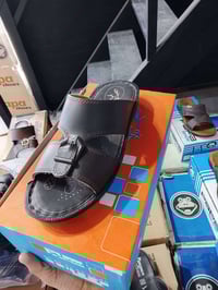 شحاطة رجالي القطعه ٣الف الكارتون درزن ٣٦الف راسلني وتساب ٠٧٧٨٠٤٢٦٨٣٩