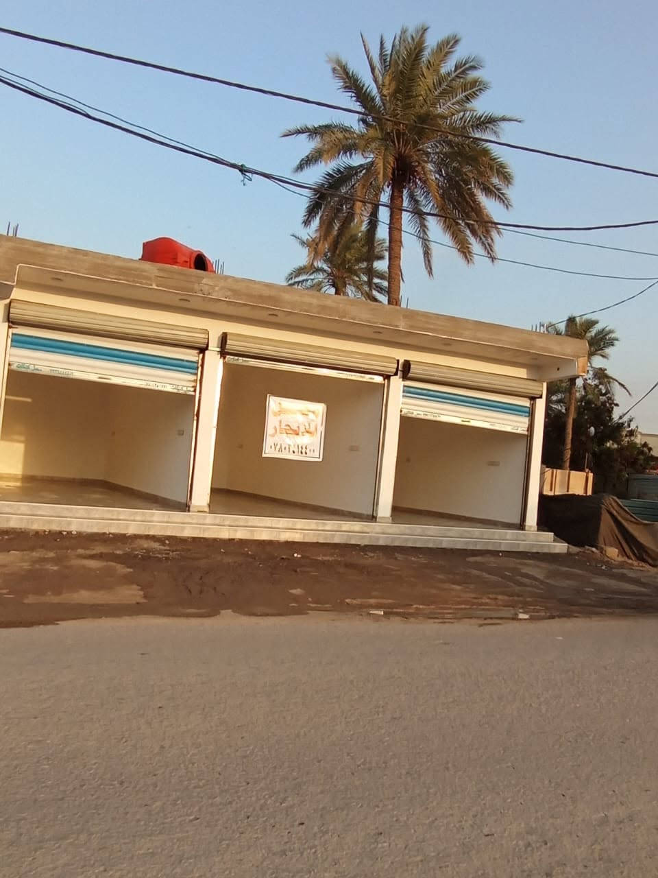 محلات للايجار في عوفي العيفار عامود ٣٤٩ مجاور محطة غسل بخونه مساحة المحل الواجهة ٤ ونص والنزال ٦ للاستفسار الاتصال على الرقم ***********
