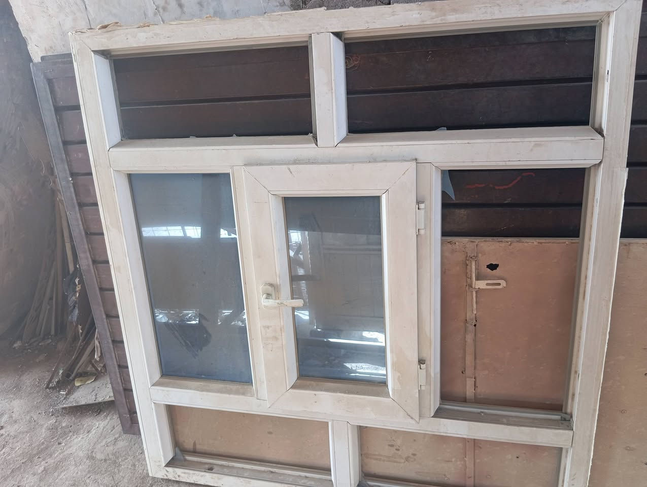 باب حوش للبيع ادريج للبيع شباك بلاستك  للبيع شباك حديت للبيع تغات للبيع  //***********//***********/// موصل
