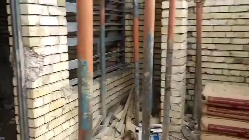 السلام عليكم هيكل 100م واجه 5,75ونزال17
أساس رفت ماي ومجاري كامل 
بي غرفه حمام وتواليت غربي داخلي وصاله ومنور واستقبال مفتوح على صاله مطبخ بي وبي تواليت خارجي مدخلين عل مطبخ عل استقبال صالي من شهرين باني حتى قالب بعده هل جم يوم يشيله نوع العقار زراعي سند 25 خدمات ماي مجاري كامل عرض فرع 7 م العنوان شارع المشروع قرب إفران رمانه 
السعر 35 مليون وبي مجال لشراي لتواصل *********** وات ساب أو ماسنجر خاص
