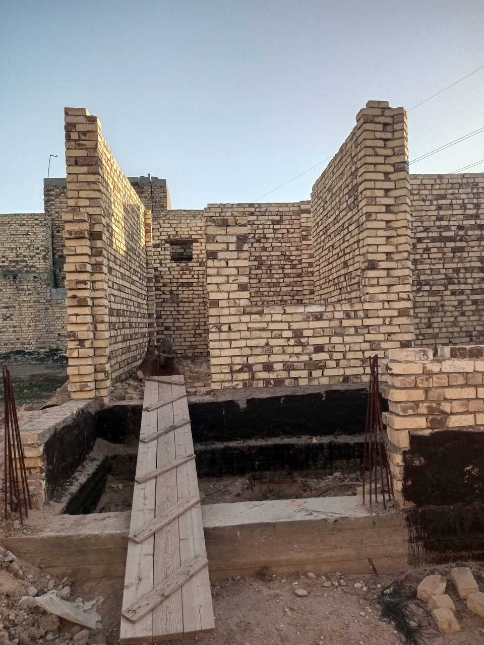 السلام عليكم هيكل قرب العلويه شريف يبعد عن التبليط  100متر وعن العلويه اقل الا800متر 
السلام عليكم هيكل قرب العلويه شريف يبعد عن التبليط  100متر وعن العلويه اقل الا800متر بناء درجه اوله حديث المساحه 100بلسند 25بي فراز وبي فضله ضايفيها على البنا يعني المساحه الكليه 130 وخريطه كلش حلوه واجه 8

البنا متعوب عليه بس لغرض العوز عارضه 🤲🤲للاستفسار مراسله او اتصال ***********////***********
واتساب
السعر 30وبي مجال للشراي
