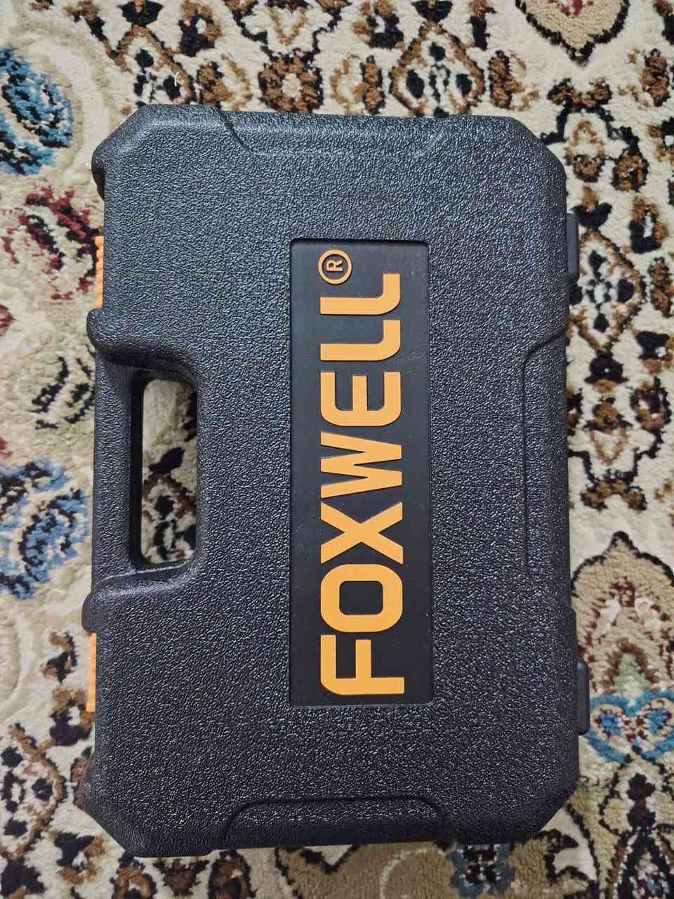 جهاز Foxwell NT650 Elite
يدعم الفحص العميق لمحرك السيارة (Engine)، ونظام المكابح المانعة للانغلاق (ABS)، ونظام الوسائد الهوائية (SRS/Airbag).
قراءة ومسح الرموز: يتيح لك قراءة رموز الأعطال وفهم معناها بوضوح، ومن ثم مسحها لإطفاء مصابيح التحذير في لوحة القيادة.
البيانات الحية: عرض بيانات الحساسات في الوقت الفعلي على شكل نصوص أو رسوم بيانية لمراقبة أداء السيارة أثناء التشغيل.
دعم بروتوكولات OBD2: يوفر تغطية كاملة لجميع أوضاع فحص OBD2 للسيارات العالمية المصنعة بعد عام 1996. 
وظائف الصيانة الخاصة (أكثر من 26 وظيفة)
إعادة ضبط زيت المحرك (Oil Reset): لتصفير عداد الصيانة بعد تغيير الزيت.
نزيف المكابح (ABS Bleeding): لإخراج الهواء من نظام الفرامل لضمان ثبات الدواسة.
برمجة البطارية (BRT): لتسجيل البطارية الجديدة في كمبيوتر السيارة.
تجديد فلتر جزيئات الديزل (DPF): تنظيف الفلتر من التراكمات لضمان أداء المحرك.
معايرة زاوية التوجيه (SAS): ضبط حساس عجلة القيادة.
خدمة فرامل اليد الإلكترونية (EPB): تفعيل وتعطيل النظام لصيانة تيل الفرامل.
مواصفات تقنية وتغطية شاملة
سهولة الاستخدام: مزود بشاشة ملونة مقاس 4.3 بوصة ولوحة مفاتيح واضحة مع اختصارات سريعة.
تغطية واسعة: يدعم أكثر من 50 إلى 90 علامة تجارية للسيارات من الأسواق الأمريكية والأوروبية والآسيوية

اخوان الجهاز جديد مامستعمل
مدفوع بي  150 قفله175


**إذا كنت صاحب هذا الإعلان وتريد حذفه لأي سبب، رجاءا أرسل رسالة إلى الدعم الفني**