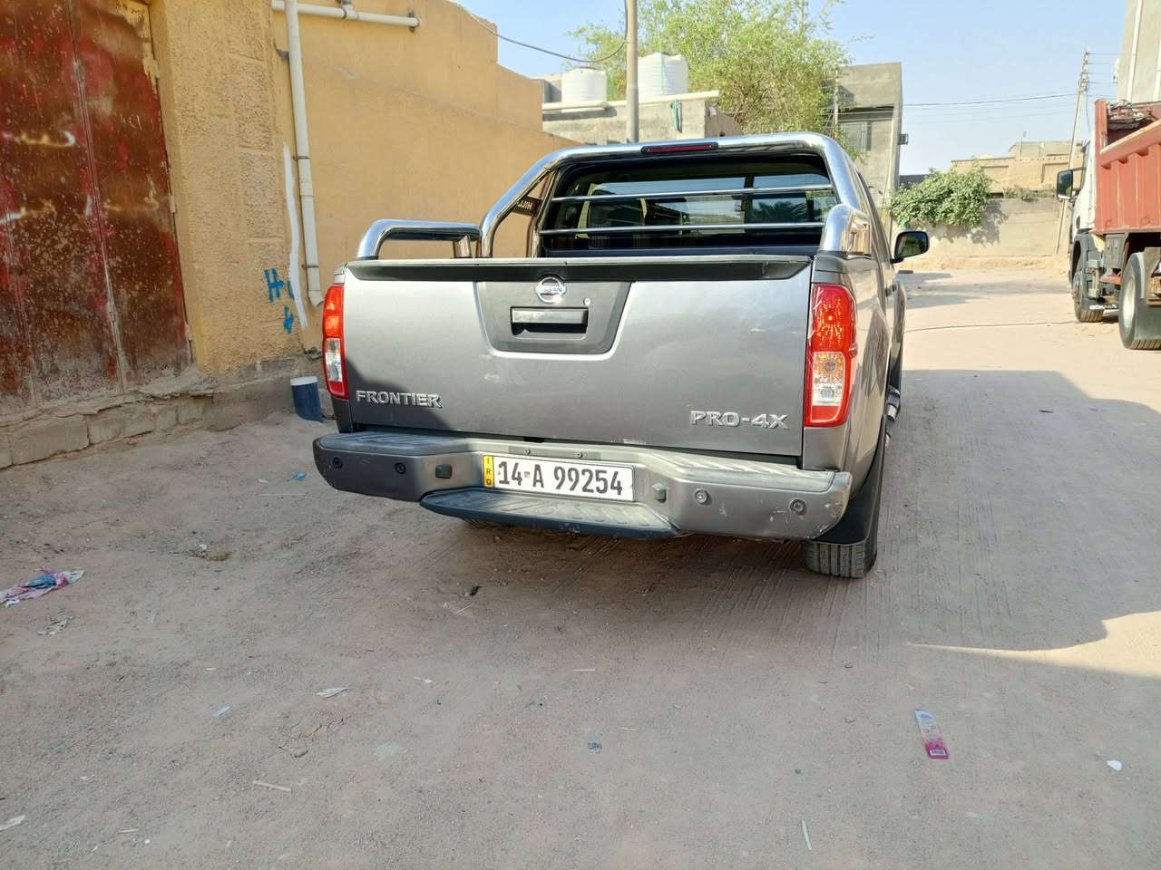 السلام عليكم سياره نيسان فونتيره فول موصفات برو حادثها فقط باب سايق العنوان بصره الزبير 
***********

