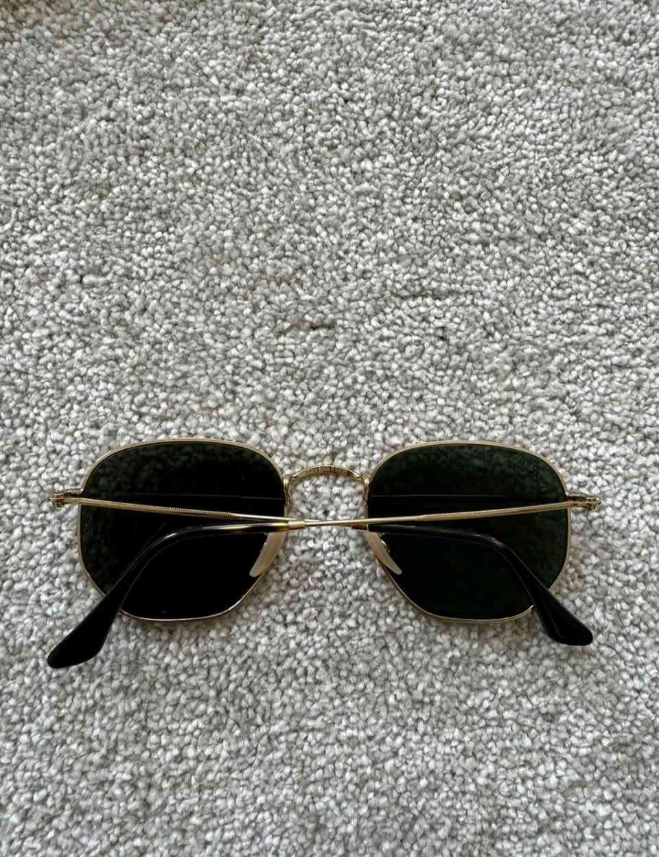 FOR SALE ORIGINAL SUNGLASSES HEXAGONAL RB 3548N RAYPAN FOR DIMANTION 51-21 M MADE IN ITALY LENSES COLOR Black UNESXS
بيع نظارة شمس ريبان اوريجينال ايطالي عدسات سداسي استعمال بحاله ممتازه بالجراب الاصلي وارد من امريكا تصلح للجنسين للتواصل عبر الماسينجر او الاتصال على الموبيل ٠١٠٦٧٤٩٦٢٨٢


**إذا كنت صاحب هذا الإعلان وتريد حذفه لأي سبب، رجاءا أرسل رسالة إلى الدعم الفني**