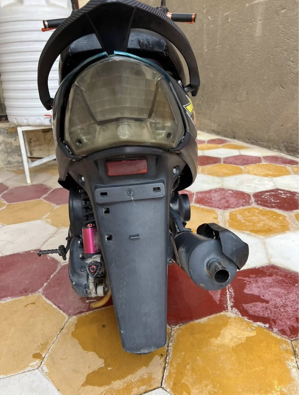 السلام عليكم …..
ماكس عدله رايدها ب ٥٠٠ الف وبيها مجال حك الجيه 
مكينة ما مفتوحه ع البلاد 
كهربائيات شغالة 

الرقم *********** 
بس الشراي يتواصل مو شراي لا تعبني اخيك
