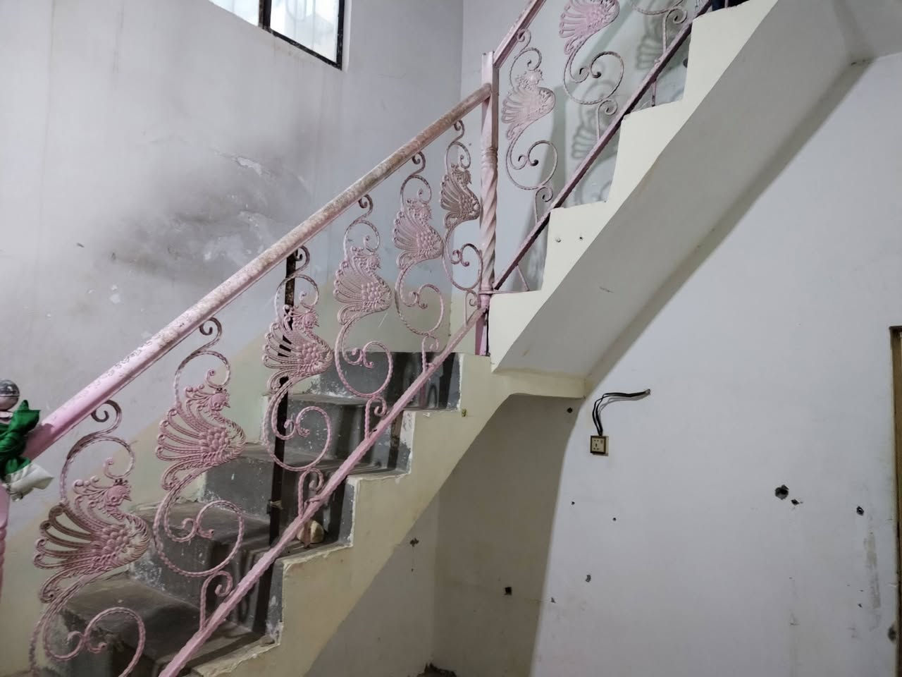 يوجد بيت للبيع المساحة 100 م في حي الأمن الداخلي مطلوب مبادرة يباع بتطلوعة تسديدة الشهري 416الف بناء عگادة يحتوي على محل و3غرف نوم استقبال مطبخ صالة صحيات داخلية وخارجية الطابق الثاني سندويج شارع 10م قرب مدرسة السلامة التطلوعة 50وبيها مجال
للأستفسار الأتصال على الرقم
***********
