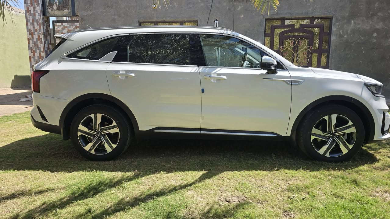 سورنتو 2023 خليجي 6 سلندر رقم بغداد بسمي للبيع السعر 290 وبيه مجال 
***********
