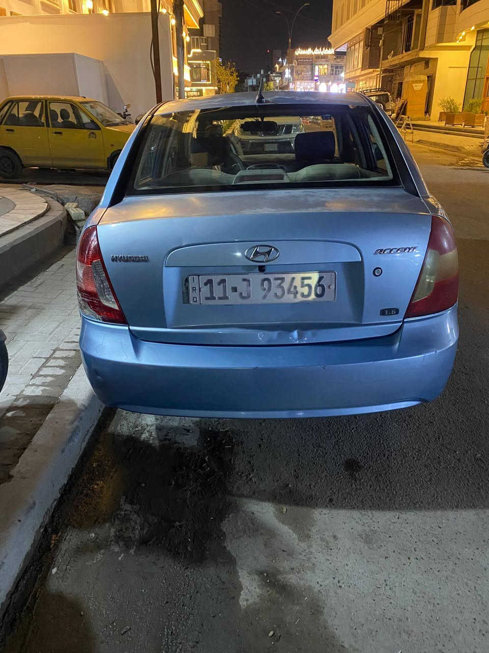 السلام عليكم اكسنت خليجي 2008بلاديه مابيها ضربه بس مكان صغير بالجاملغ الخلفي كير مكينة تبريد صدر جيد جدا السعر 77وبيها مجال مكان السياره الكراده داخل مجاور مقهى بن رضا علوان 
***********
