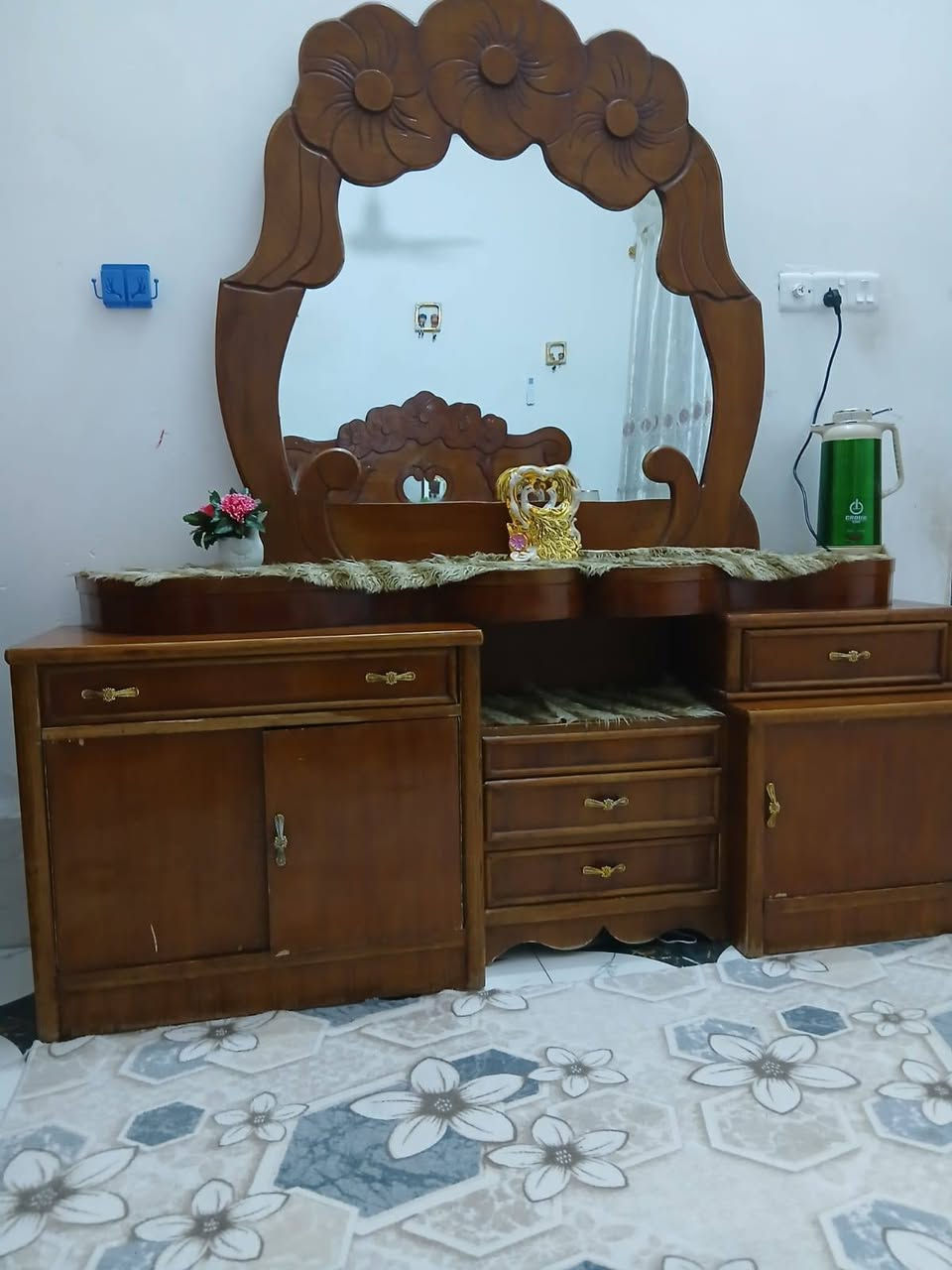 جربيايه  وتاج  ميز ابوالمرايه وزاويه ملابس البيع  السعر350 وبيهن مجال


**إذا كنت صاحب هذا الإعلان وتريد حذفه لأي سبب، رجاءا أرسل رسالة إلى الدعم الفني**