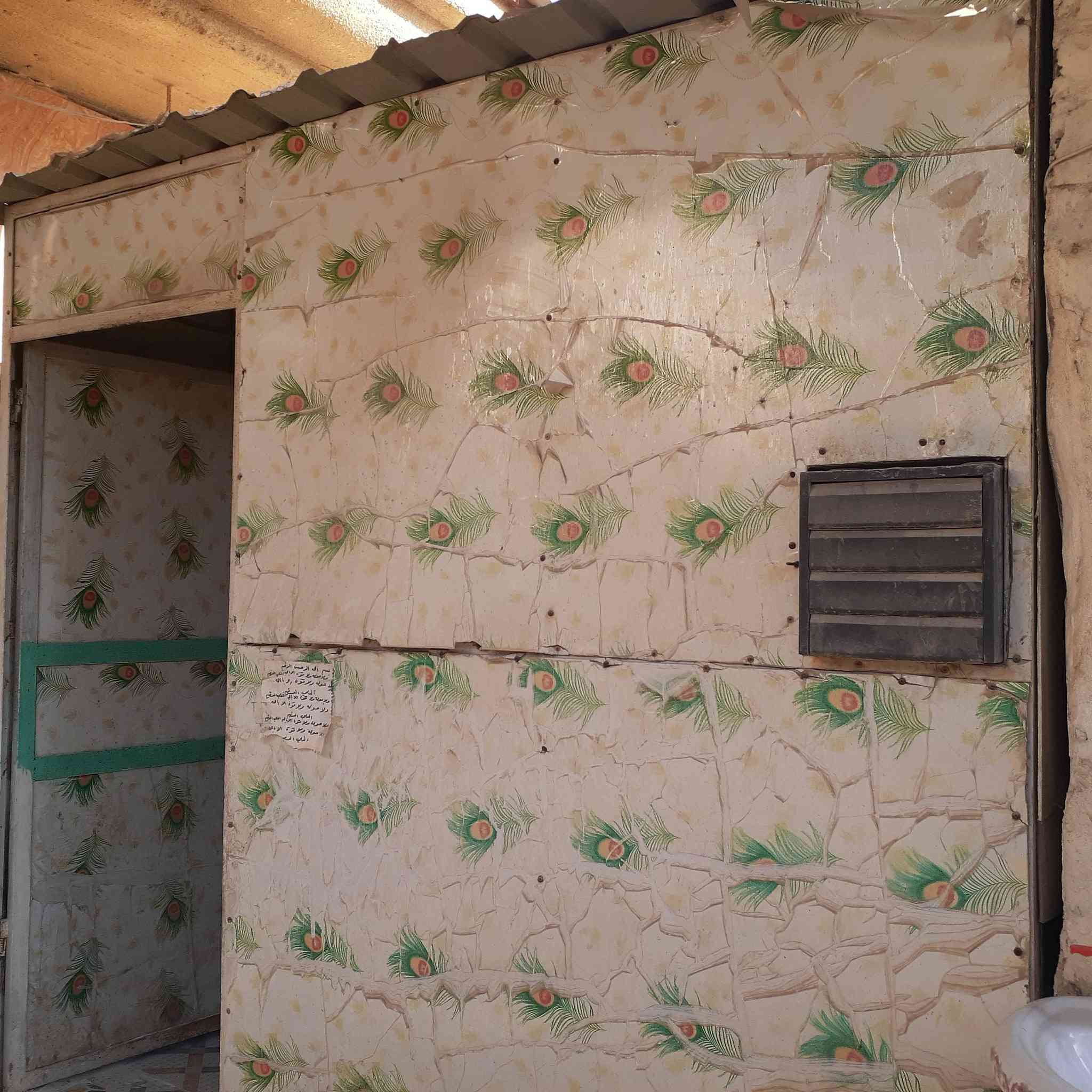 بيت للايجار ١١٠م يحتوي غرفه وكليدور وصاله ومطبخ وصحيات خارجيه حله حي العسكري قرب مدرسه الرحمن الابتدائيه  
***********
