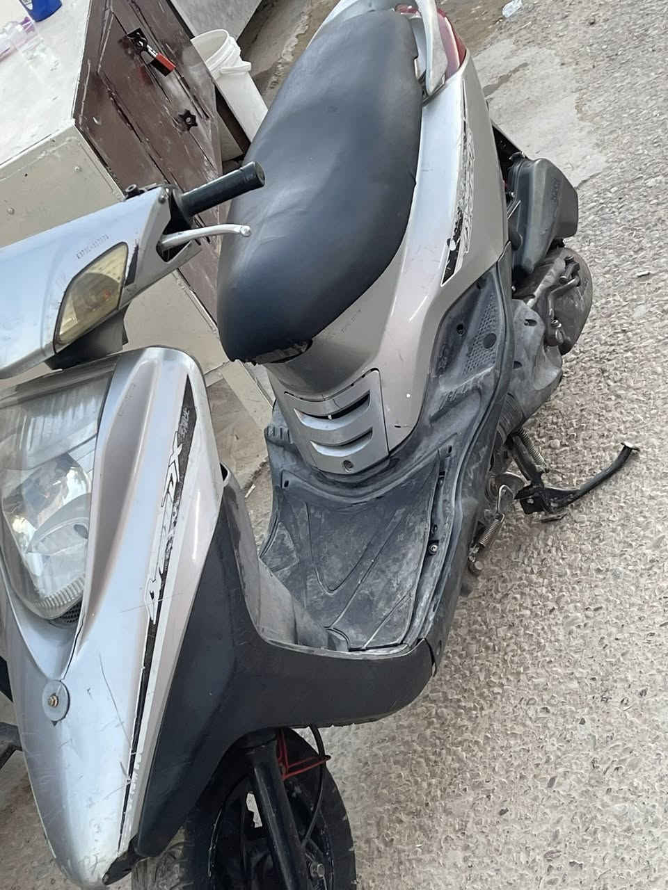 السلام وعليكم دراجه بريز للبيع الدراجه نضيفه وبلاديه نقصها فقط كلج ***********
