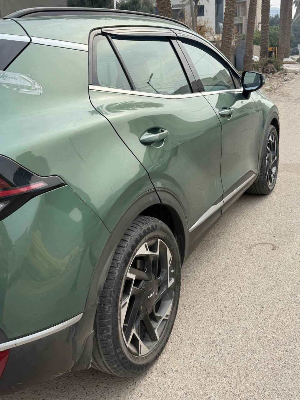 كيا سبورتج ( لون زيتوني مميز )
موديل2024
ماشية 43مكفولة ماعدا كم رصعه 
فول مواصفات 

بانورواما 

بصمة تشغيل ابواب 

بصمات عدد 2 

تشغيل عن بعد 

كشنات تدفئة 

كشنات تبريد

حساسات ماسحات

تحكمات كهرباء 

شاحن تلفون 

استيرن هيتر مع شفتات 

حساسات امامي خلفي 

ونقطة عمياء 

قطعتين تبريد 

باب خلفي كهرباء 

سايد بريك بصمة 

وضعيات قيادة 

ويل 19
وبعد بيهة هواي مواصفات المعروفة 
مكان السيارة بغدادالبلديات

للاستفسار‭0771 340 0720‬
