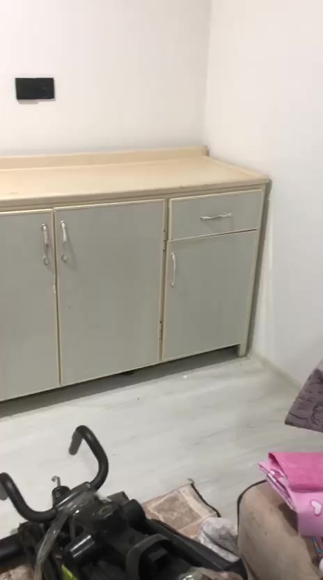 مطبخ للبيع 4  قطع  يوجد معها مغسله للبيع بداعي السفر  رقم استفسار  *********** غير موجود ع فيس موجود ع واتس أو اتصال سعر 350 ألف بيها مجال
