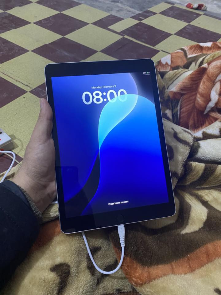 ايباد 9 ذاكره 64 مكفول ونضيف بدون ملحقات بي فطر بالكلاس فوك مو بشاشه بطرف صاير زغير ناعم وما مأثر ع شي سعره 230 وبي مجال للشراي


**إذا كنت صاحب هذا الإعلان وتريد حذفه لأي سبب، رجاءا أرسل رسالة إلى الدعم الفني**