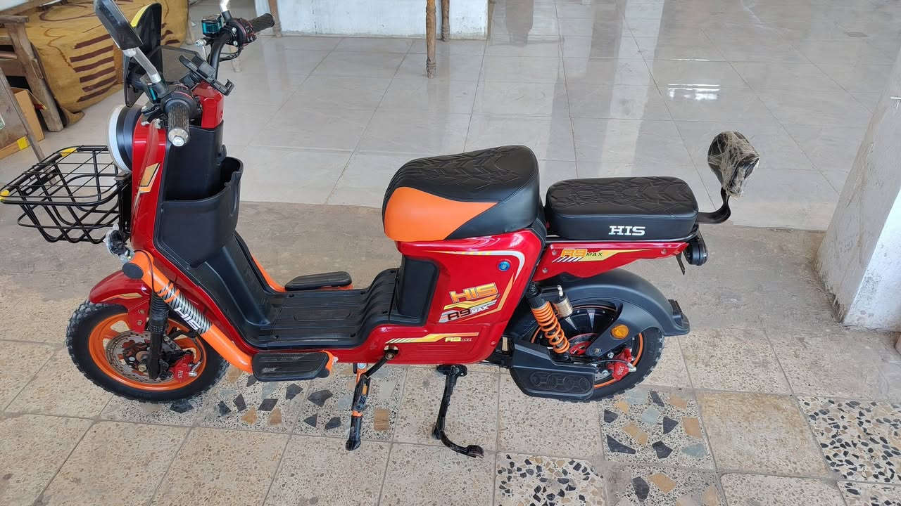 سلام عليكم دراجة شحن R9 جديده على وضع الشركة  رايدة ٥٠٠ وبي مجال للطيبين
رقم الهاتف ***********
