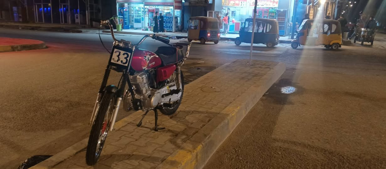 سلام عليكم دراجه البيع تعمير 
بدون وراق
نامه 
ثاني تبدليت دهن له 
  
بس لجنايه هاي سعر دراجه عليكم
👍🏻وسعر مناسب له ابيعه 
رقمي ***********
عنواني ميسان ابو رمانه
