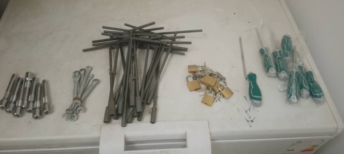 السلام عليكم عندي غراض للبيع ابسعرالجمله ***********
