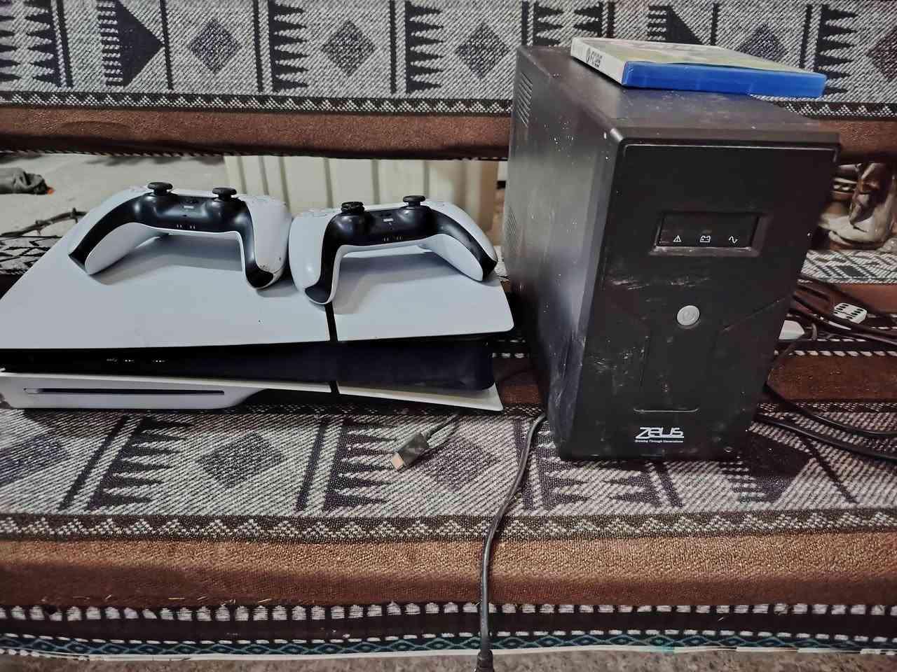 بلي 5 
+شاحن+ جوستكات2+قرص فيفا 2025 للبيع 
مراسلتي ع الخاص او الاتصال ع الرقم ***********
