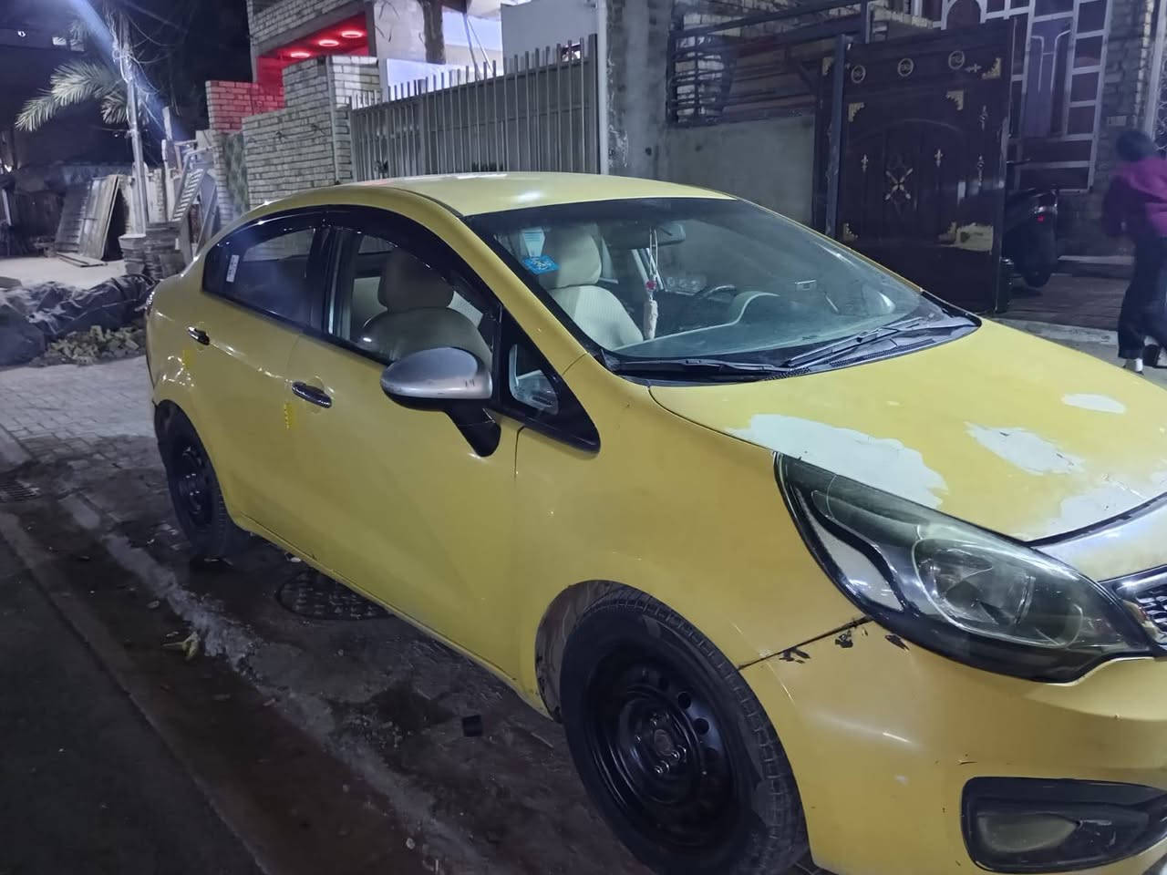 السلام عليكم كيا ريو 2013 خليجي
محرك دوش 1600  بيها  بداية كاز كيت السياره شغاله وتمشي تبريد شغال باتري جديد 

شاشه لمس الكهربائيات كله شغاله 

ما بيها حادث فقط هذا الموضح على البنيد 

رقم بغداد انكليزي مصفره هيئه وغرامات العنوان بغداد 

السعر 66 رقم الهاتف ***********
