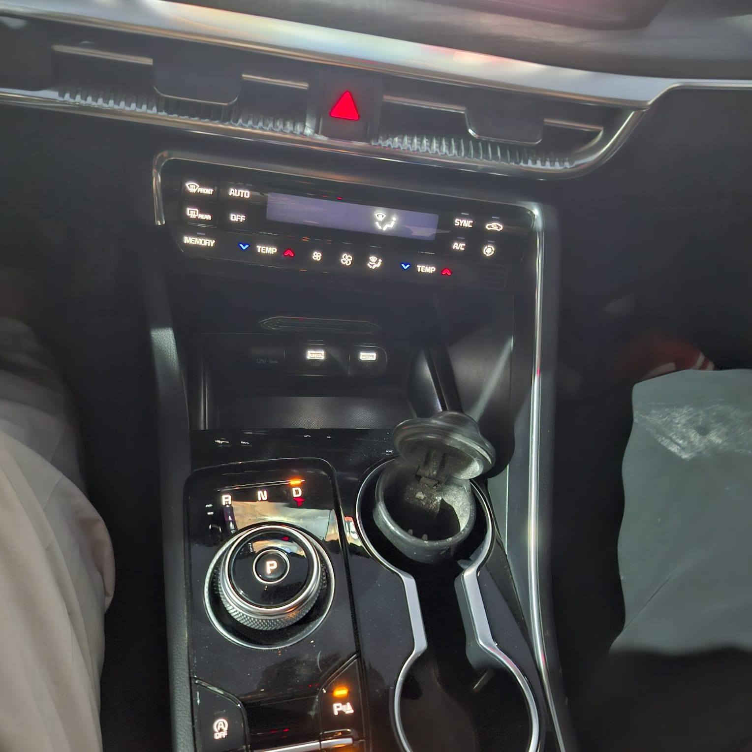 السلام عليكم كي فايف رقم قادسية معوقين محرك 1600 تيربو موديل 23 فول الفول شنو ابالك بيه السعر ب 175 

*********** حمزة, القادسية
