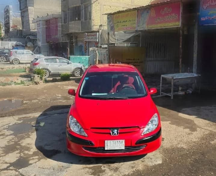 من رخصه مدير الكروب بيجو ٣٠٧ موديل ٢٠٠٥ مكينه تنقص رادله ترتيبات حداديه مصبوغه عام بيه جاملغ جهة الصدر ماسس بس يرش احمر ب٣٨ وبيه مجال بالمسيب ***********
