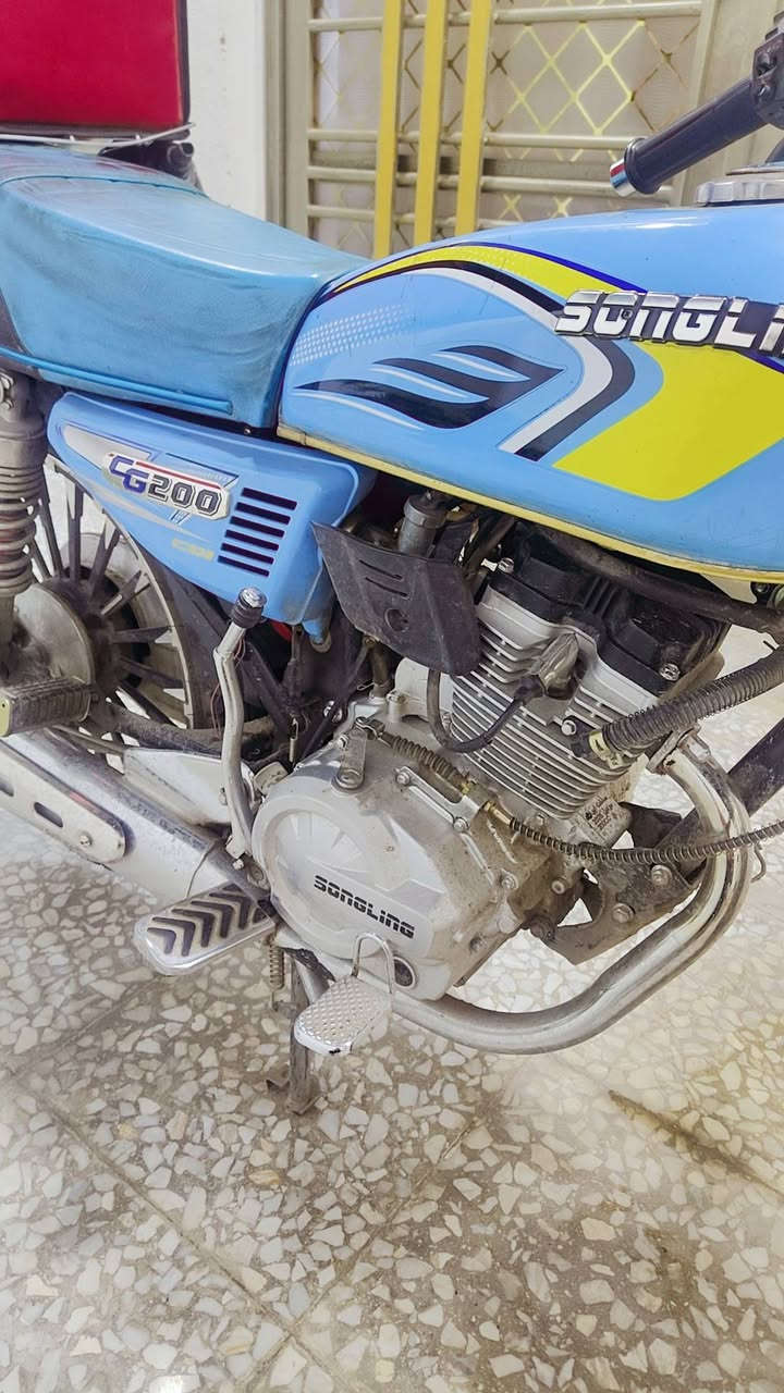 السلام عليكم ايرانيه سونك 2025 محرك الدراجه 200 الدراجه جديده والمحرك كفاله اشتغلت بيه شهرين بس الله يشهد والدراجه ماشيه 4700 زيرو وبيها بس كلوب الاشاره مالتها نقص والباقي مكفوله السعر 700 وبيها مجال بسيط ❤️❤️ الرقم *********** المكان 

الحسينيه مال الراشديه
