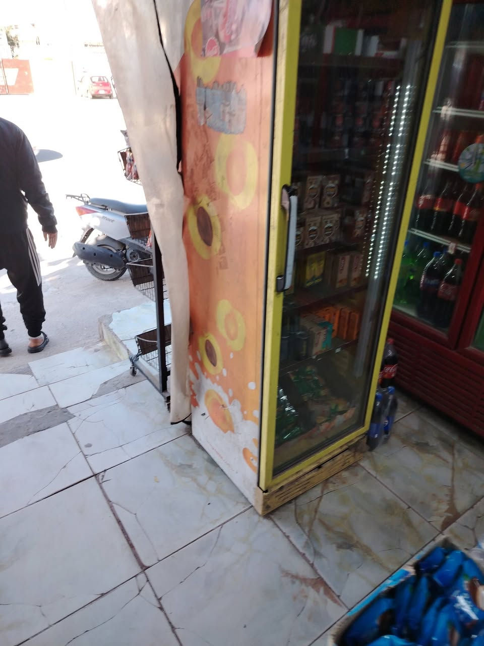 السلام عليكم 
عارضه ايكور مستخدمه 
شغلها خير من الله
السعر 175ألف 
العنوان الغزاليه شارع المركز موبايل ***********
